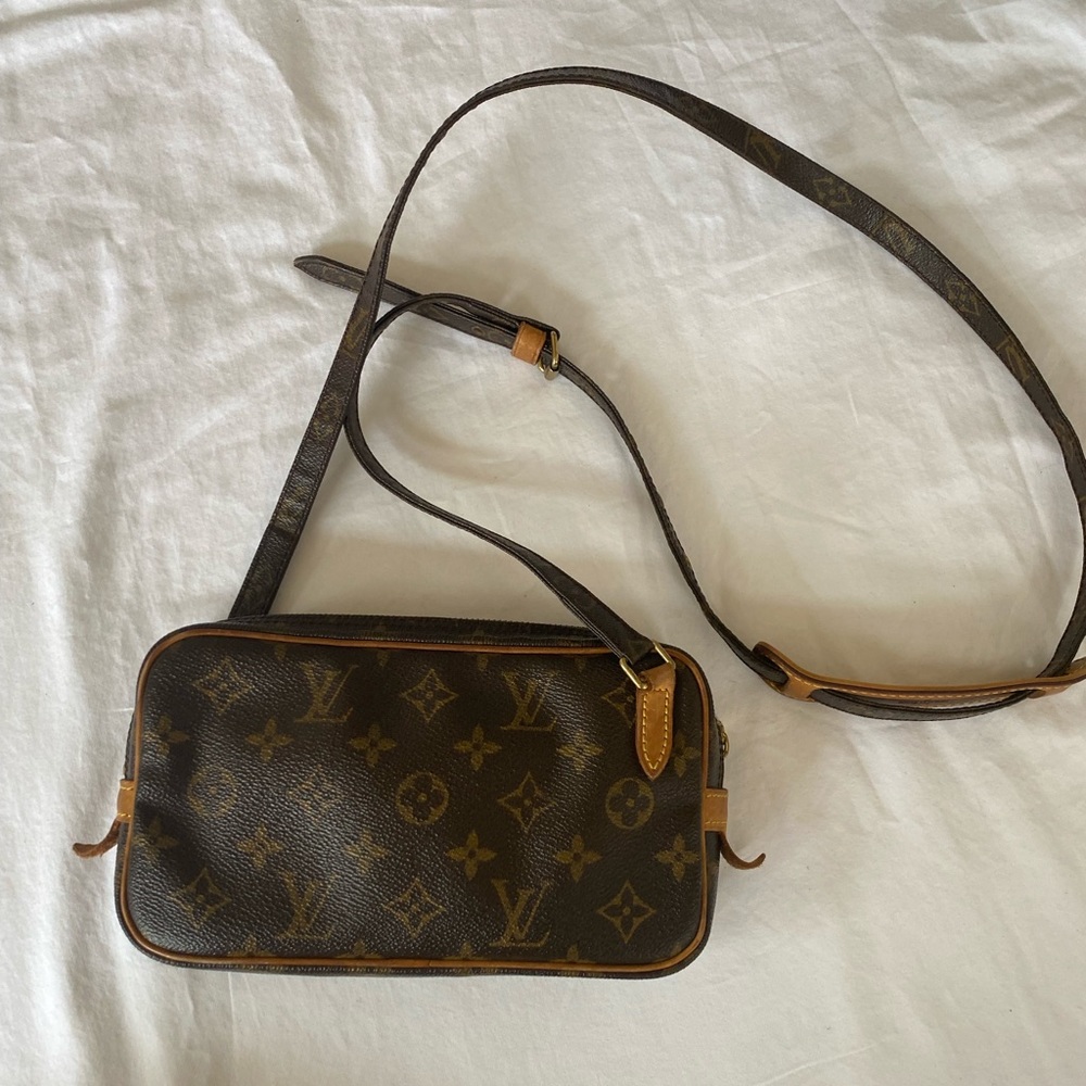 Louis Vuitton Monogram Pochette Sling Bag